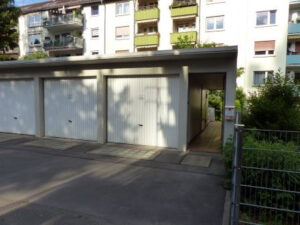 Eingang neben der Garage
